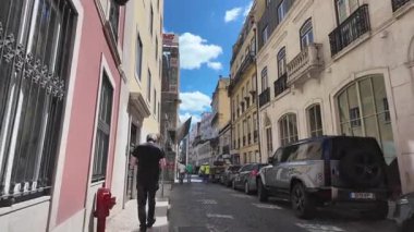 POV, Lizbon 'da gezici seyahat hikayeleri anlatıyor.