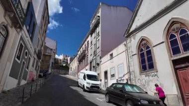 Lizbon seyahati, şehir sokaklarında yürüyüş.