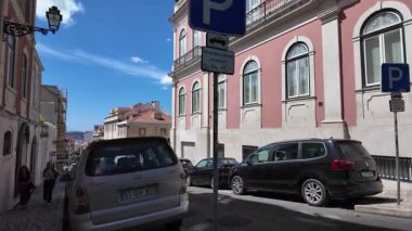 Lizbon POV sokak yürüyüşü mimari ve yaşam tarzını yakalıyor