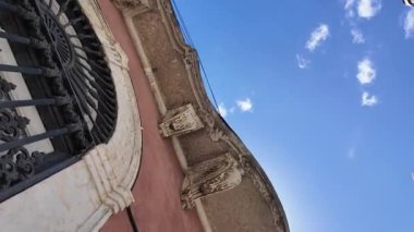 Lizbon 'daki POV yürüyüşü tarihi sokakları gösteriyor