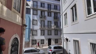 Lizbon şehri manzaralı kentsel manzaralı POV yürüyüşü