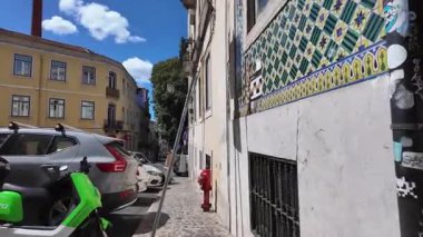 Lizbon POV Şehir Yürüyüşü Eski kasaba cazibesini vurguluyor