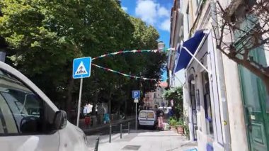 Lizbon POV yürüyüşü görüntüleri şehir keşiflerini gösteriyor