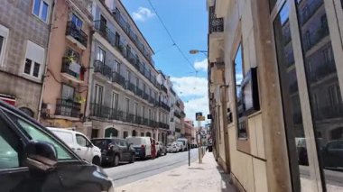 POV seyahati klasik Avrupa sokaklarıyla Lizbon 'da yürüyor