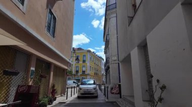 Lizbon POV caddesi canlı şehir atmosferiyle yürüyor