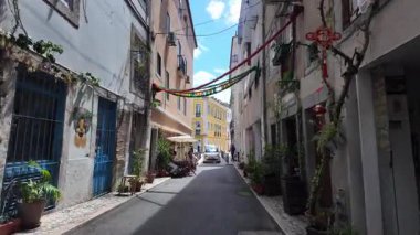 Lizbon turistik bölgesinde gezinen video görüntüsü