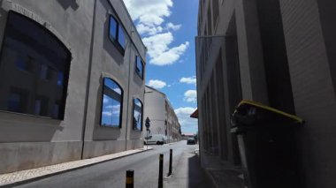 Lizbon şehri, tarihi mimari ve yaşam tarzıyla POV 'de yürüyor