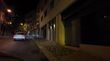 Noel zamanı Lizbon sokaklarında POV sürmek