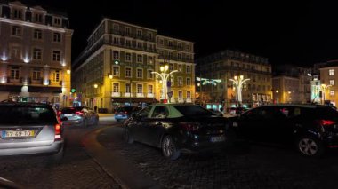 Lizbon 'dan geçen POV seyahat gezisi Noel için dekore edildi