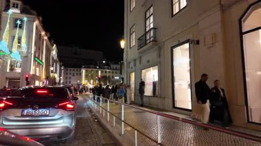 POV gece gezintisi Lizbon şehrinde festival atmosferi sergiliyor.