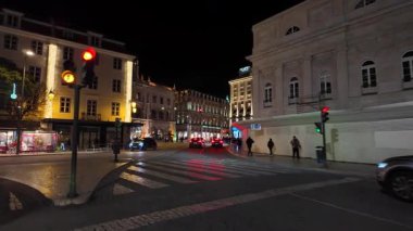 Şenlikli Lizbon sokaklarında gece araba kullanan ilk kişi.