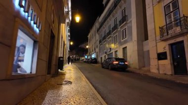 Lizbon Gece Yürüyüşü Sakin Şehir Yaşamını Gösteriyor