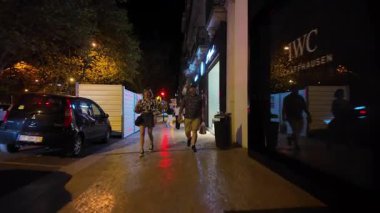 Lizbon şehri, mimari çevreye sahip POV yürüyüşü yapıyor