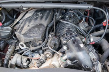 Kirli Araç Motor Koyu Yakın plan