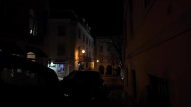 Çevredeki Şehir Atmosferiyle Lizbon Gece Yürüyüşü