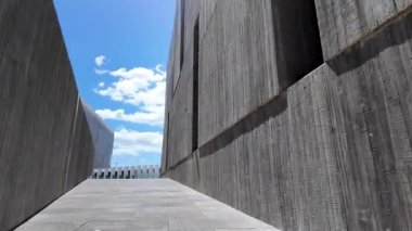 Çağdaş Şehir Bölgesinde İlk Kişi Yürüyüşü