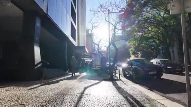 Lizbon 'un tarihi merkezinde güneşli bir bahar gezisi