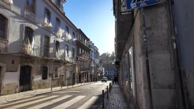 Lizbon sokak keşfi sıcak gün ışığında