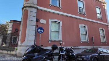 Güneşli havalarda Lizbon 'daki mahalleleri keşfetmek