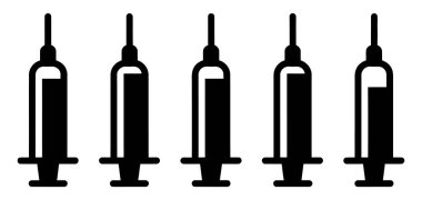Beş basit şırınga simgesini gösteren vektör illüstrasyonu. Siyah şırıngalar beyaz bir zemin üzerinde, her biri farklı miktarda sıvı içeriyor..