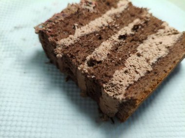 Zengin Çikolatalı Kekin Kremalı Dilimlenmiş Yakın Çekimi