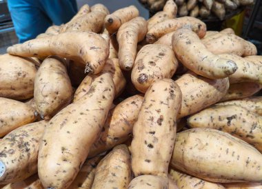 Markette Taze Çiğ Sarı Tatlı Patatesler