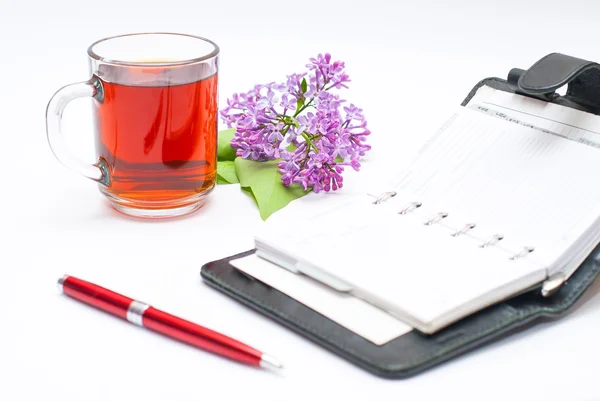 Hora de relaxar com chá fresco perfumado . — Fotografia de Stock