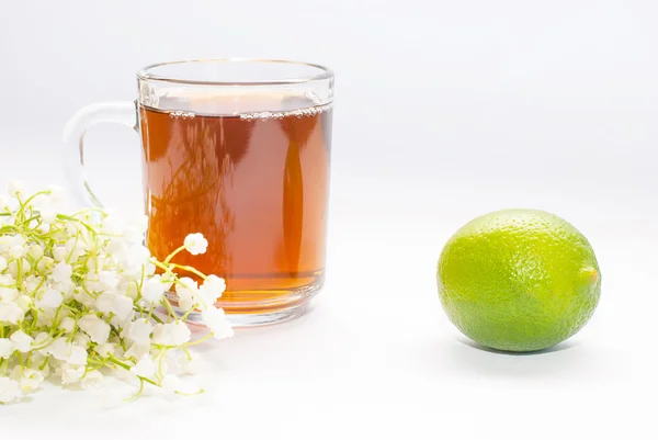 Taza de té aislado en blanco —  Fotos de Stock