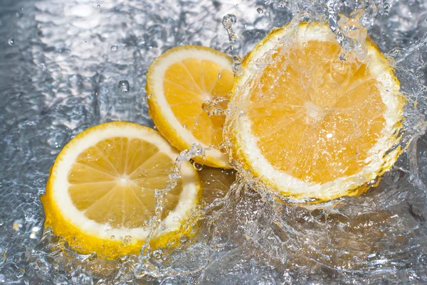 Limon ve su sıçramalarına