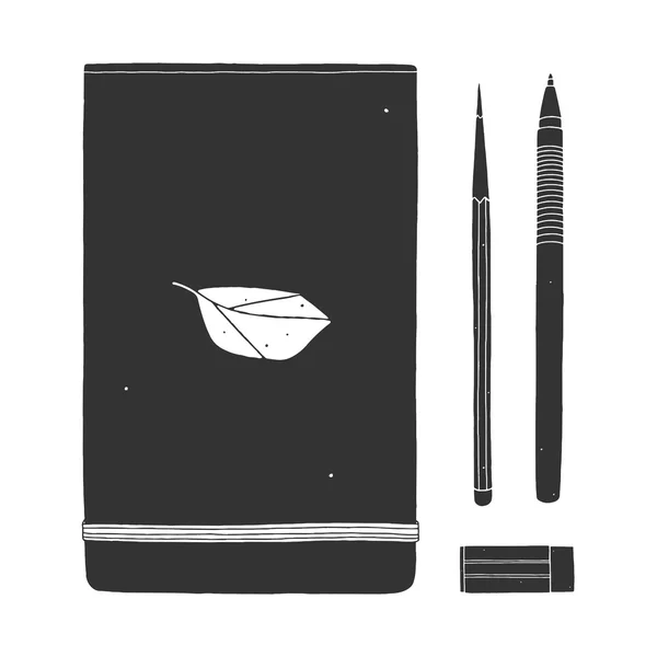 Скетчбук с ручкой и карандашами — стоковое фото