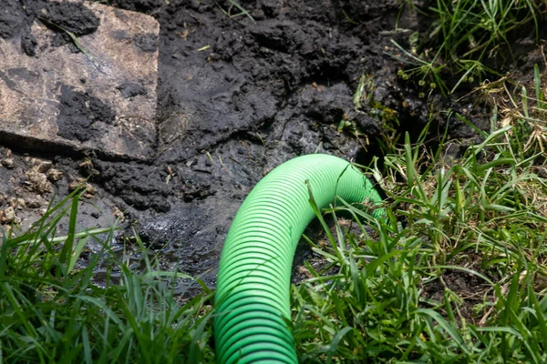 Bakım için bir fosseptik tankını boşaltmak