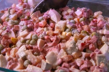 Hollanda Patates Salatası (Huzarensalade veya Huzarensla))