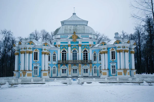 Old Building Snow Covered Park Close Open Air — Stock Photo, Image