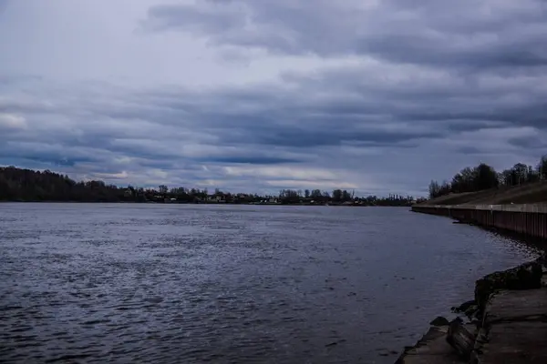 Panoramiczny Widok Brzeg Zbiornika Świeżym Powietrzu Rosji — Zdjęcie stockowe