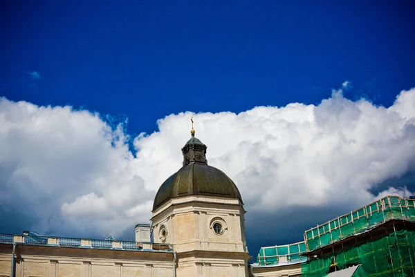 Vintage Tower White Color Park Blue Sky — Stock Photo, Image