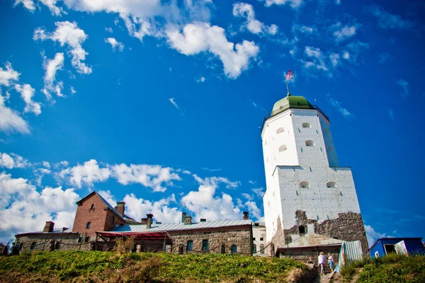Alter Weißer Steinturm Nahaufnahme Der Altstadt Vor Dem Hintergrund Blauer — Stockfoto
