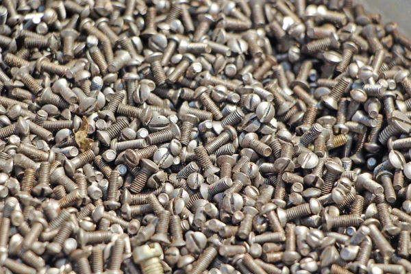 Eski vida kazık. Paslı