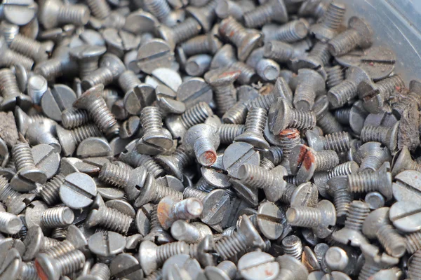 Eski vida kazık. Paslı