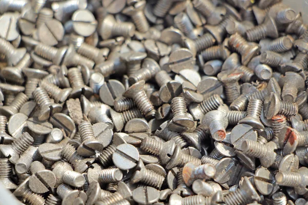 Eski vida kazık. Paslı