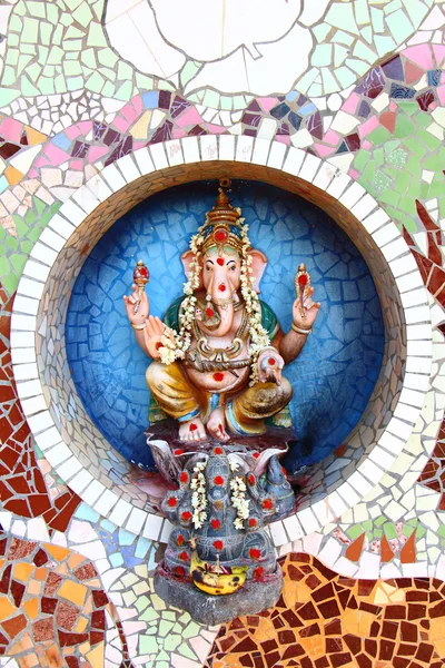 Färgade staty av Ganesha. Indien — Stockfoto