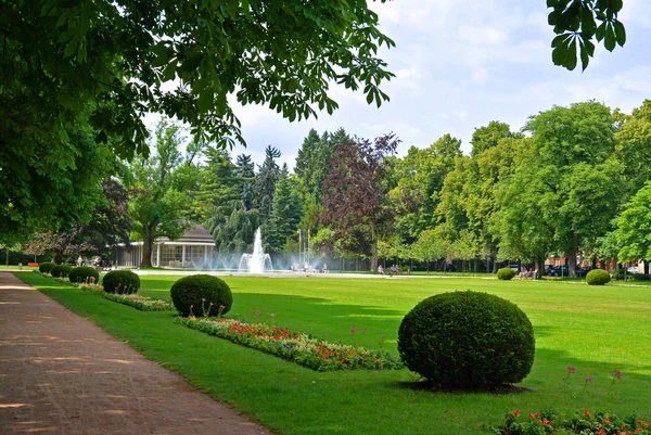 Fontana nel parco centrale della città di Podebrady, Repubblica Ceca — Foto Stock