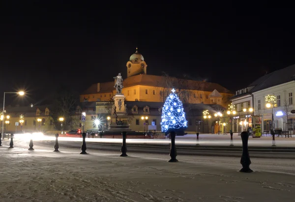 Arbre de Noël sur la place centrale de Podebrady, République tchèque — Photo