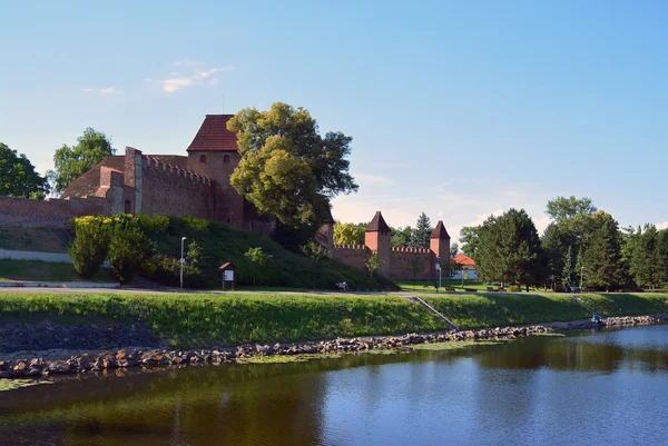 Widokiem na rzekę miasta Nymburk, Czechy — Zdjęcie stockowe