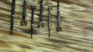 Beyaz arkaplanda izole edilmiş mini vida sürücüleri