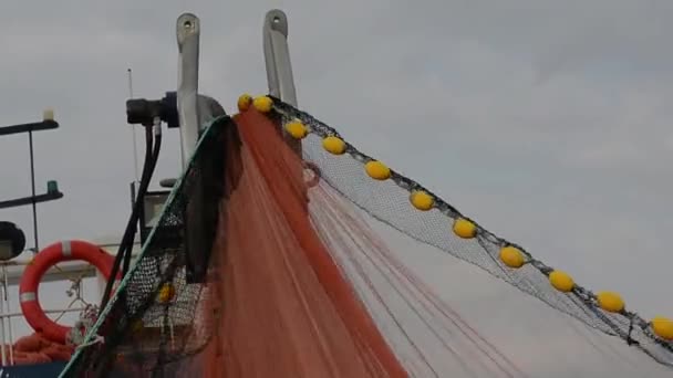 Turquia Izmir Março 2021 Barco Pesca Coleta Redes Porto — Vídeo de Stock