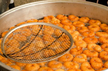 Geleneksel Türk Lokma Tatlısı (Kızarmış Tatlı Hamur ) 