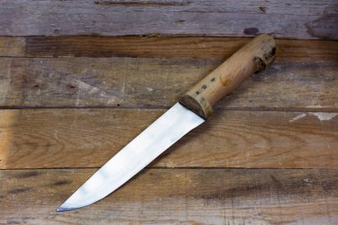 Tahta masada kurban bıçağı.