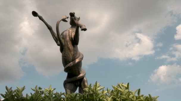 トルコ イズミル 6月17 2021オープンスペースでの馬の彫刻 — ストック動画