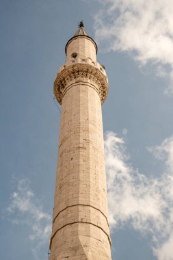 Ramazan Bayramı için Cami Minaresi Düşük Açı Görünümü
