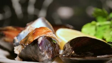 İçindeki pirincin üzerine dökülen limon suyu iştahı artırıyor..